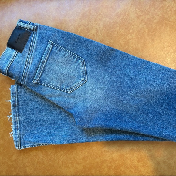 Express skyscraper midrise - Picture 2 of 6